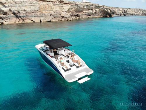 Boot vor der Küste von Formentera